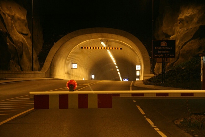 tunnel stenges grunnet velse bom stemgt tunnel single image