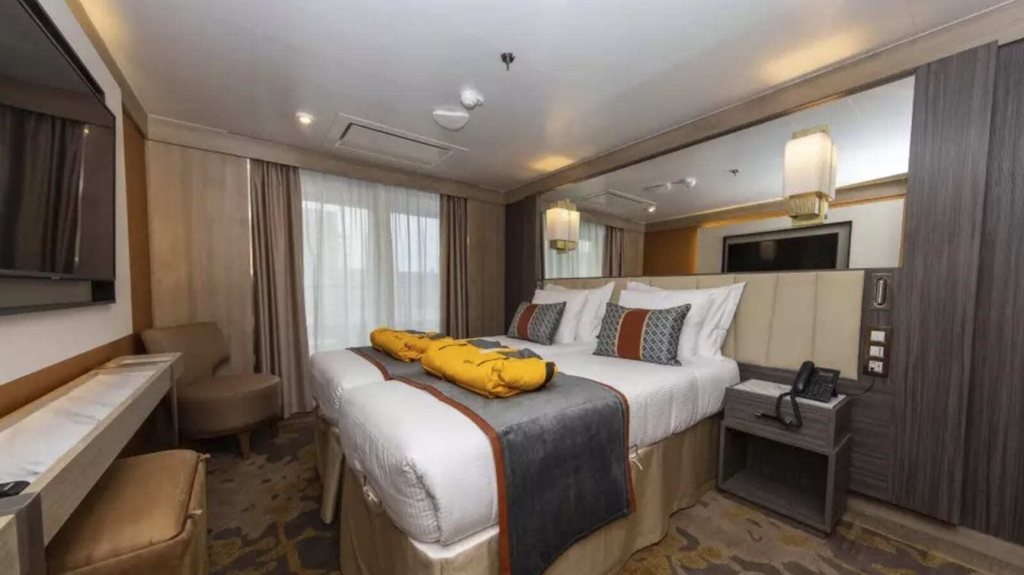 WorldExplorer DeluxeSuite Cabin 36357e8ce